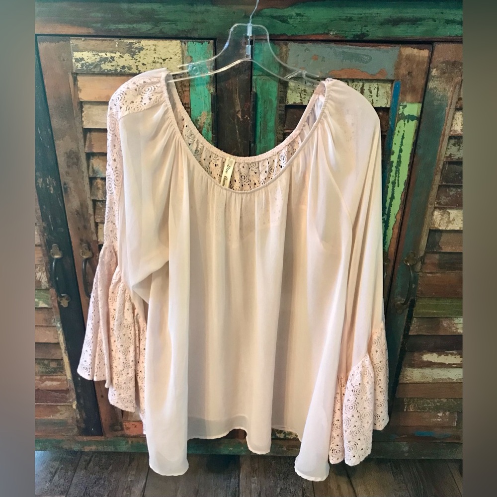 2Tee Couture Lace Top